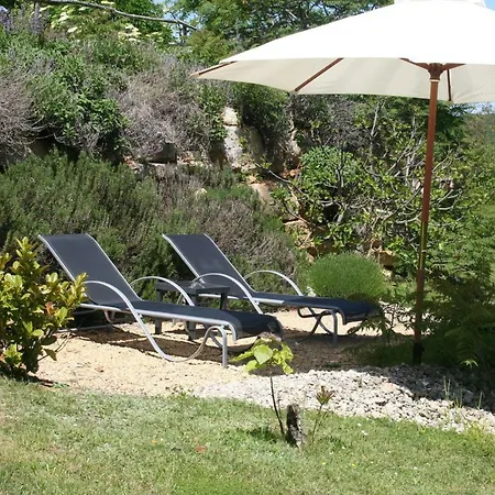 Les Trois Collines Bed & Breakfast *