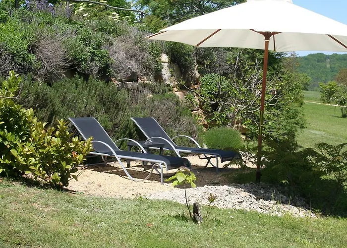 Les Trois Collines Bed & Breakfast *