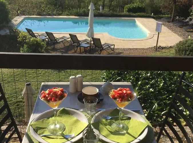 Les Trois Collines Bed & Breakfast