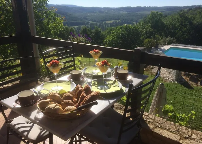 Les Trois Collines Bed & Breakfast *