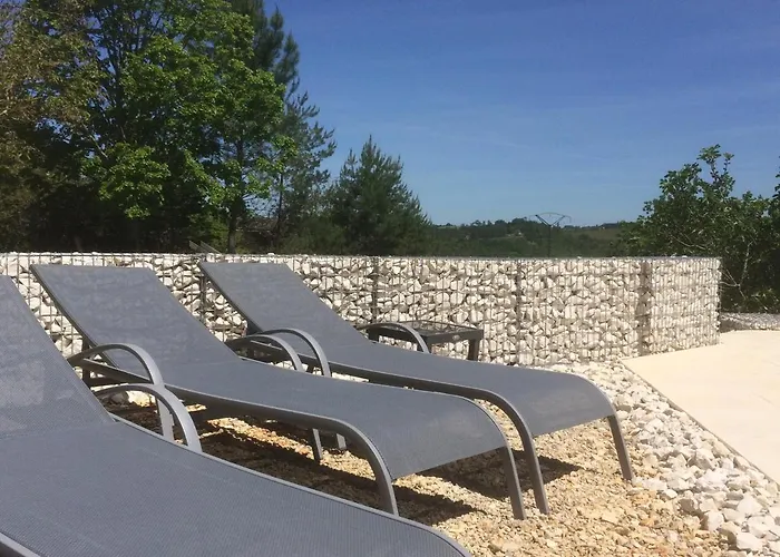 Les Trois Collines Bed & Breakfast *