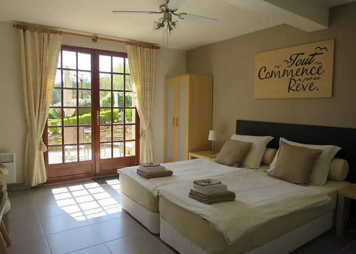 Les Trois Collines Bed & Breakfast Saint-Cybranet